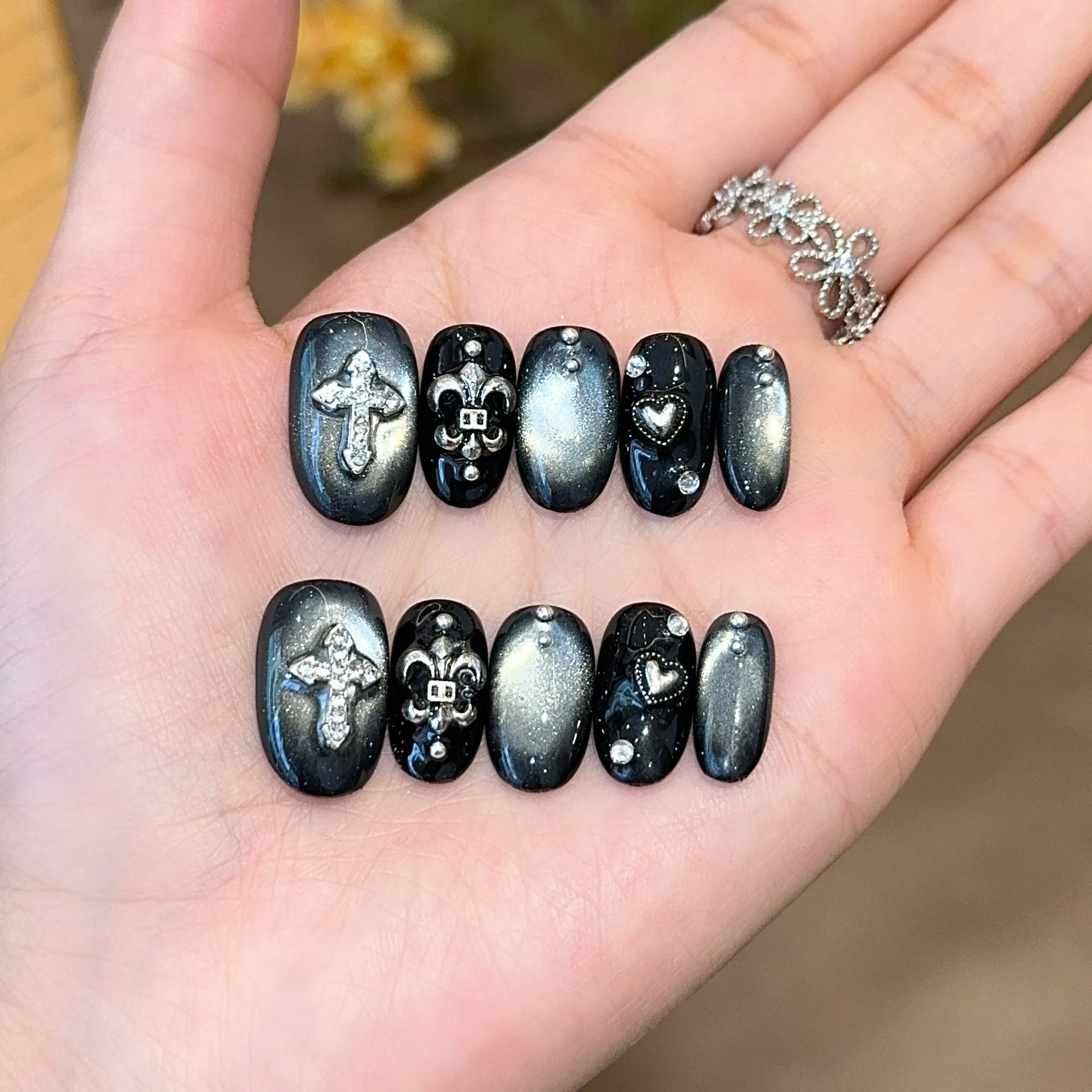 Handmade press-on nails, reusable.