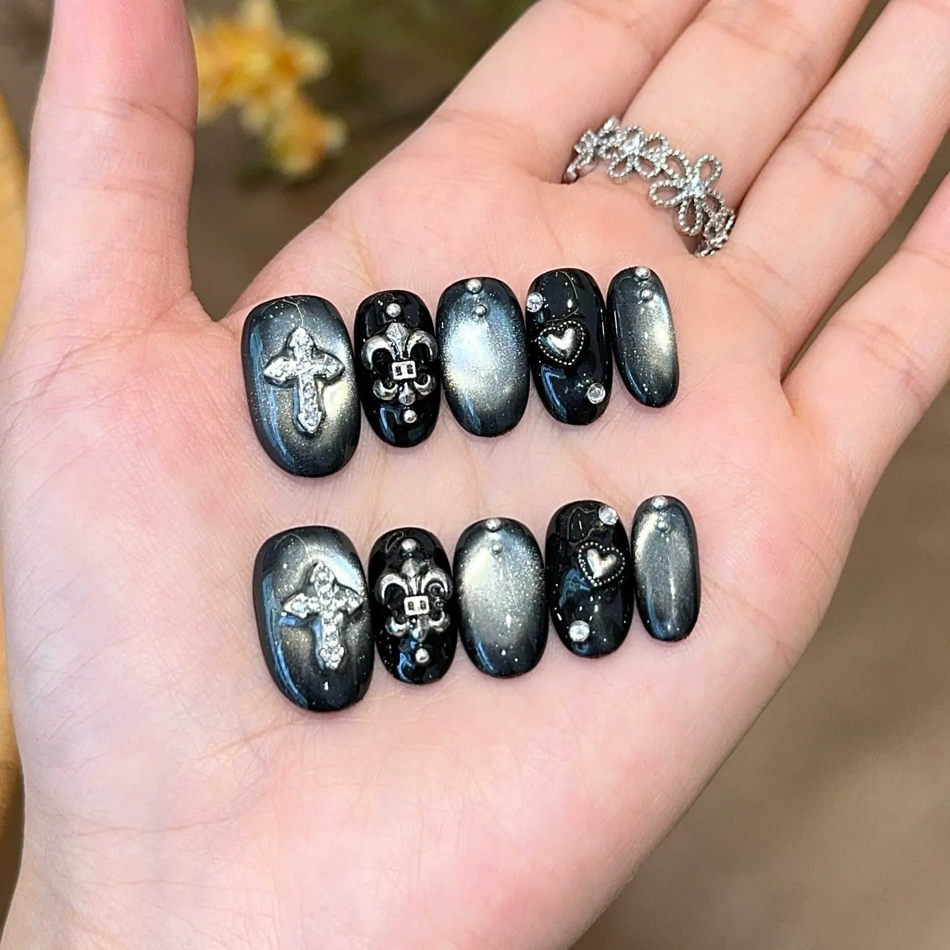 Handmade press-on nails, reusable.