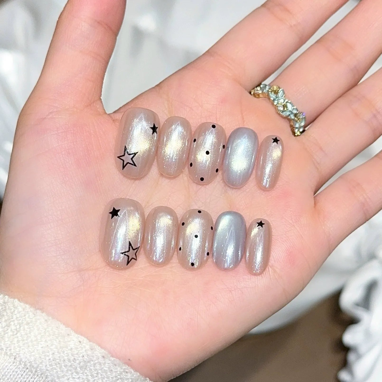 Handmade press-on nails, reusable.