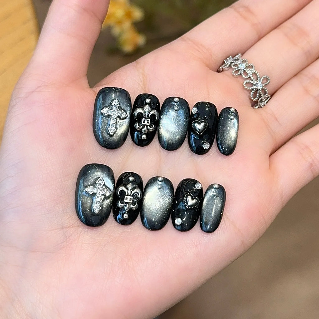 Handmade press-on nails, reusable.