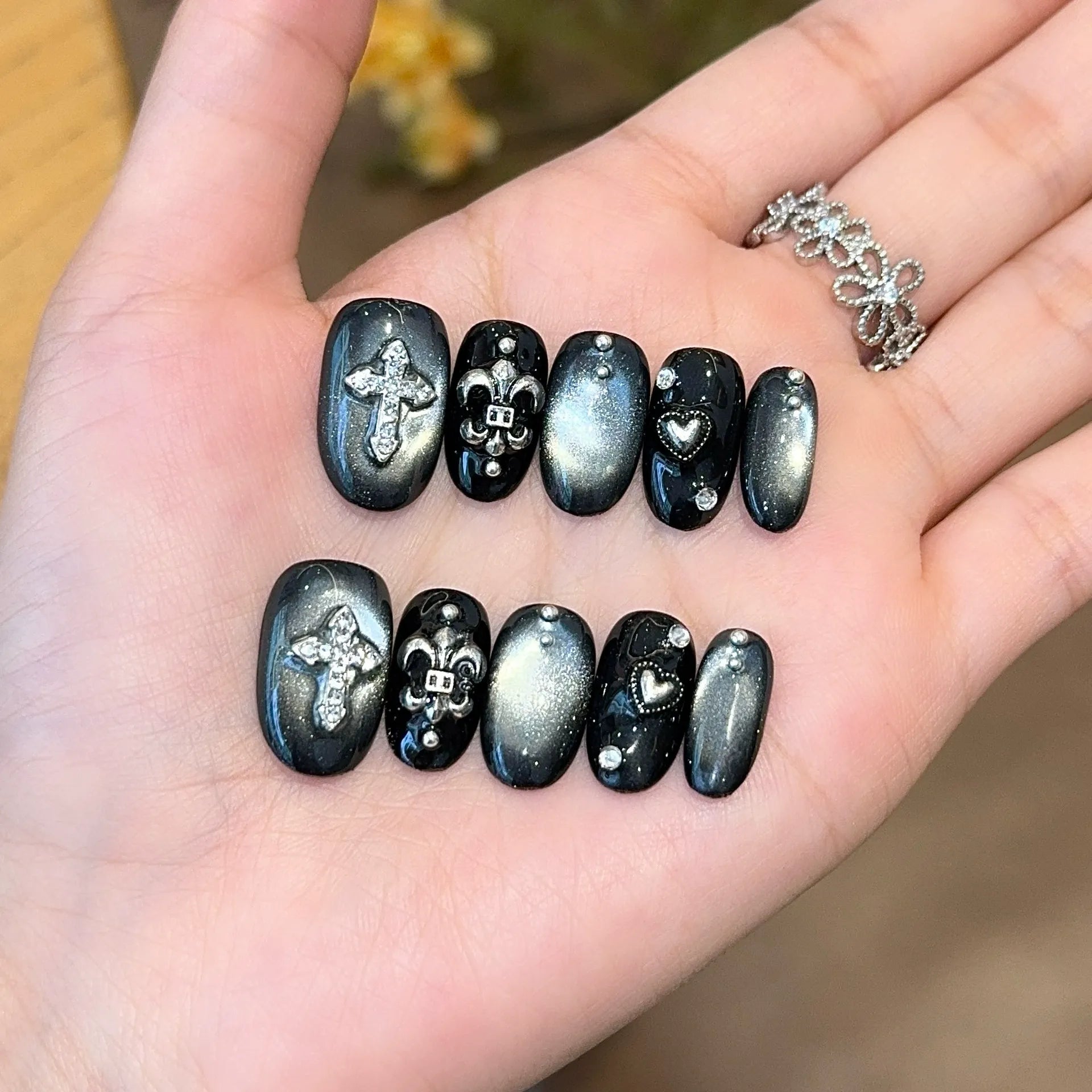 Handmade press-on nails, reusable.