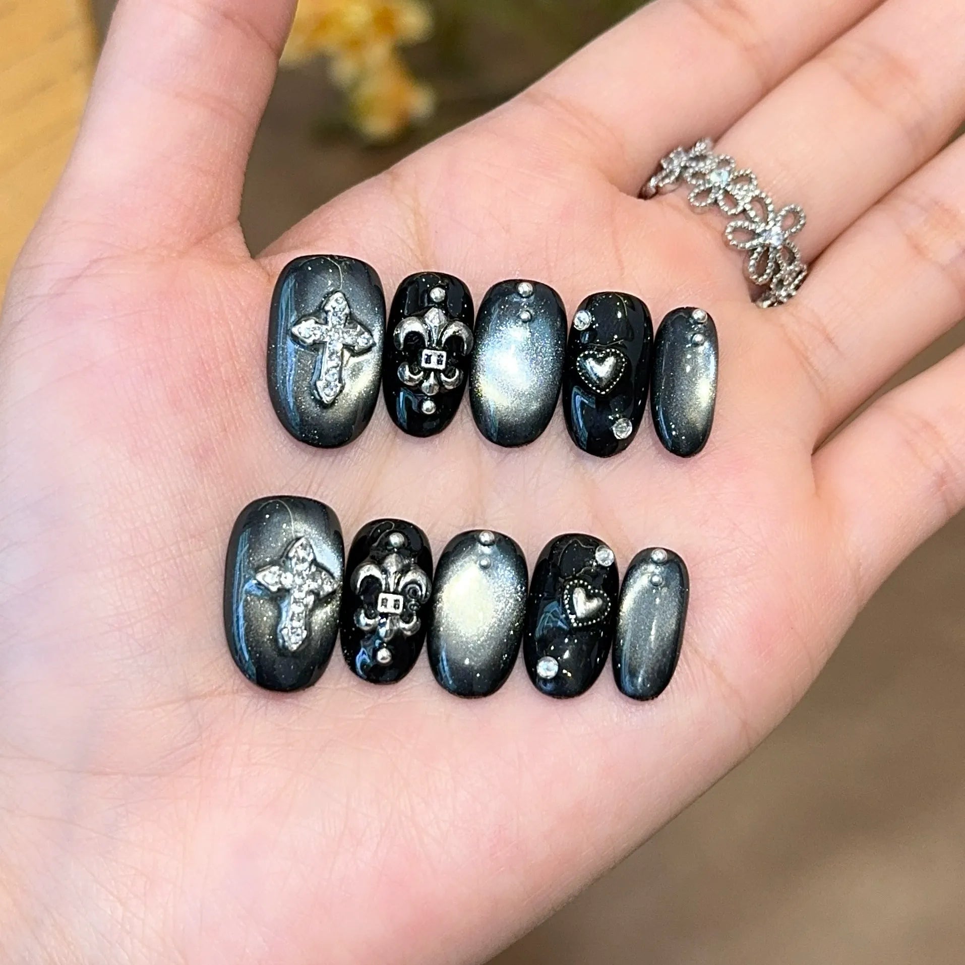 Handmade press-on nails, reusable.